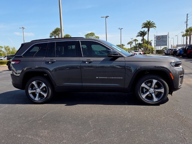 New 2026 Jeep Grand Cherokee Limited w/ Luxury Tech Group II RWD image 8