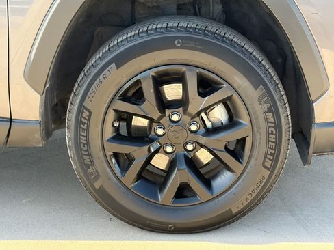 Used 2022 Toyota RAV4 LE FWD image 9