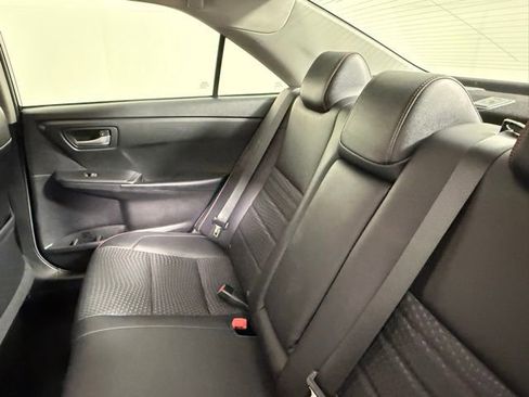Used 2015 Toyota Camry SE image 37