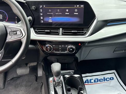 Used 2025 Chevrolet Trax LT w/ LT Convenience Package FWD image 29