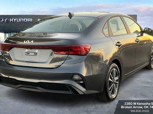 Used 2024 Kia Forte LXS image 9