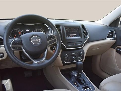 Used 2019 Jeep Cherokee Latitude w/ Popular Appearance Group image 14