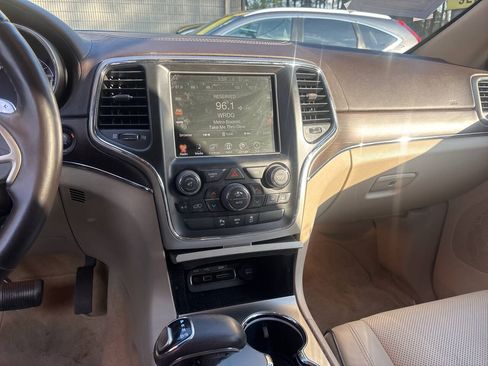 Used 2015 Jeep Grand Cherokee Overland RWD image 11
