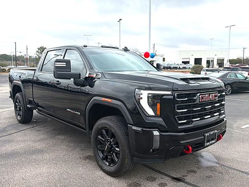 Used 2024 GMC Sierra 2500 AT4 w/ AT4 Premium Plus Package image 3
