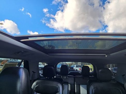 Used 2022 Ford Explorer XLT w/ Equipment Group 202A image 17