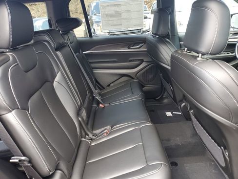 New 2025 Jeep Grand Cherokee L Limited w/ Black Appearance Package AWD/4WD image 19