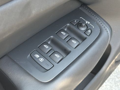 Certified 2025 Volvo XC60 B5 Plus AWD/4WD image 15