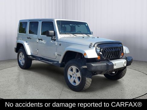 Used 2011 Jeep Wrangler Unlimited Sahara w/ Dual Top Group AWD/4WD image 2