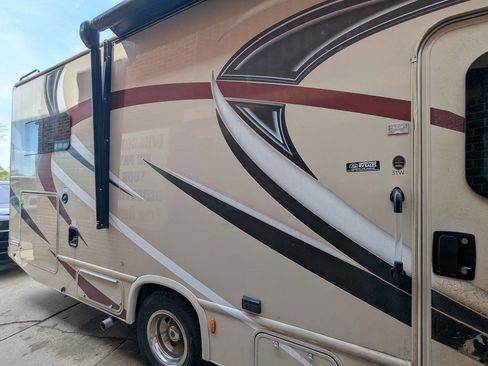 Used 2017 Ford E-450 and Econoline 450 Super Duty w/ Motorhome Prep Package RWD image 21