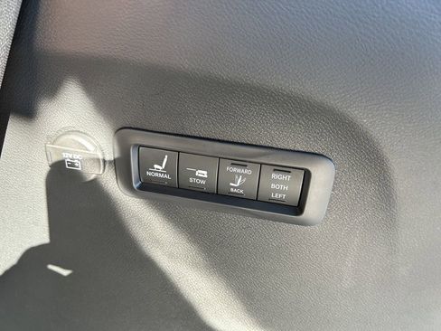 New 2026 Chrysler Pacifica Pinnacle image 26