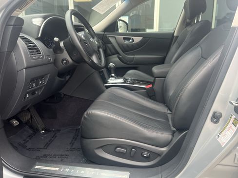 Used 2017 INFINITI QX70 2WD w/ Premium Package image 6