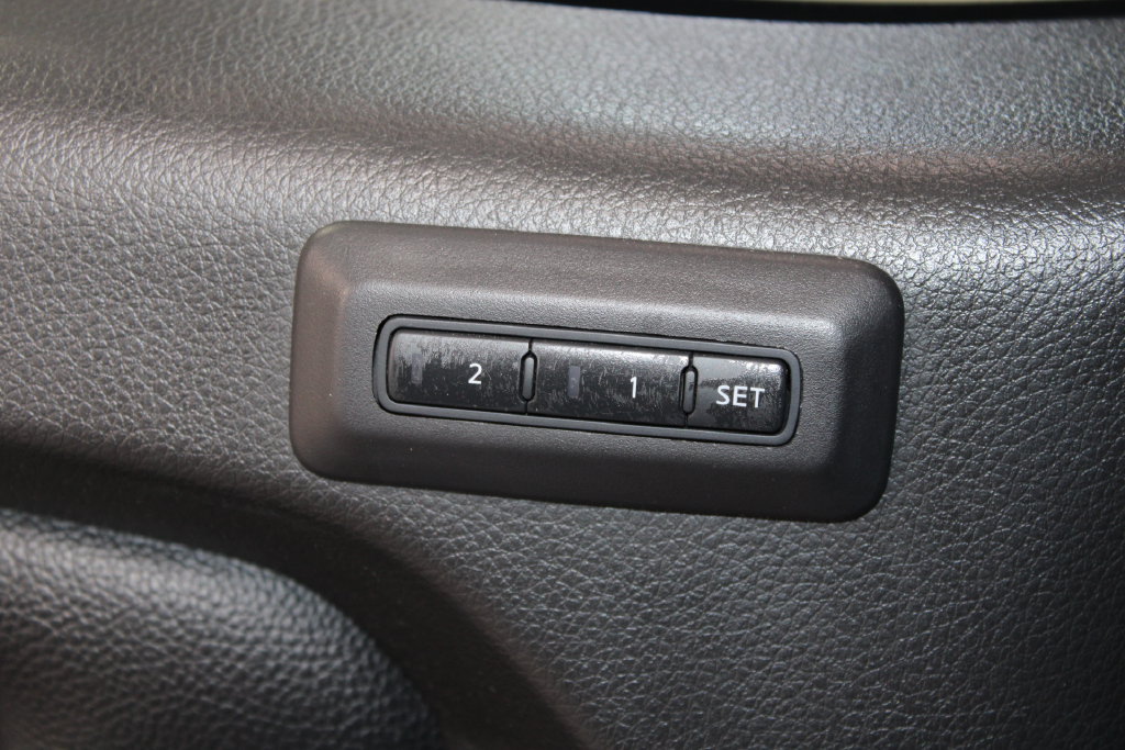 Used 2023 Nissan Titan PRO-4X w/ Pro-4x Convenience Package AWD/4WD image 28