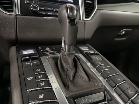 Used 2017 Porsche Macan S image 28