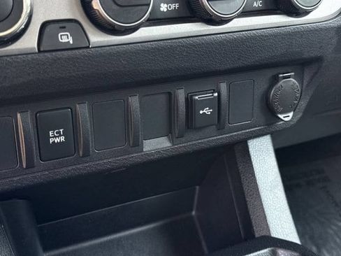 Used 2022 Toyota Tacoma SR AWD/4WD image 21