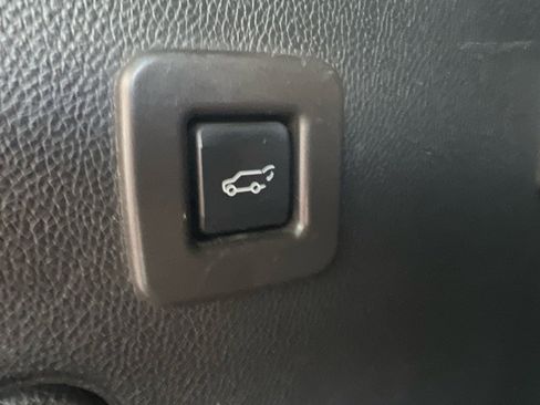 Used 2012 Lincoln Navigator L 4WD image 6