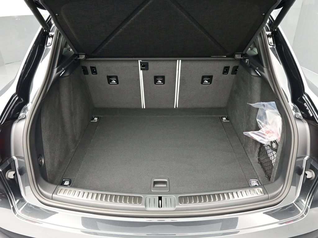 Certified 2026 Porsche Macan AWD/4WD image 17