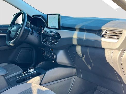 Used 2022 Ford Escape SE w/ SE Sport Appearance Package image 28