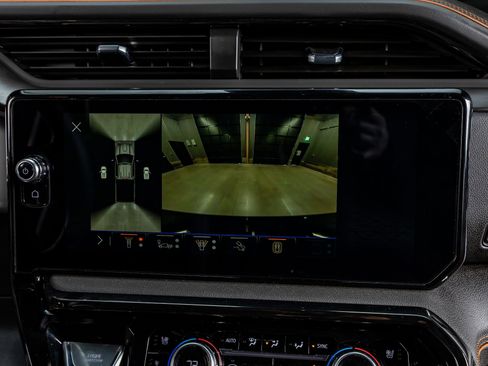 Used 2025 GMC Sierra 2500 AT4 w/ Technology Package image 26