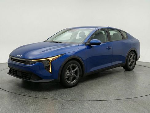 Used 2025 Kia K4 LXS image 3