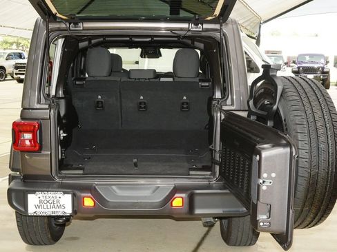 Used 2025 Jeep Wrangler Unlimited Sahara AWD/4WD image 26