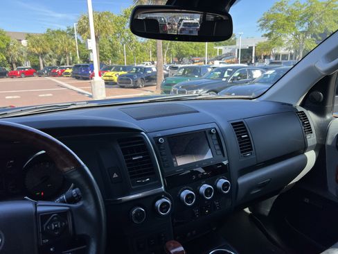 Used 2021 Toyota Sequoia Platinum AWD/4WD image 30
