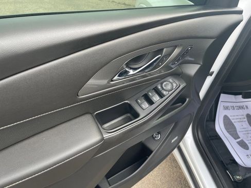 Used 2023 Chevrolet Traverse Premier image 20