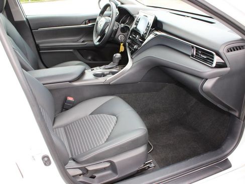 Used 2023 Toyota Camry SE AWD/4WD image 6