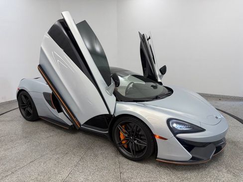 Used 2019 McLaren 570S Spider RWD image 26