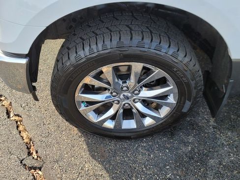 Used 2017 Ford F150 XLT w/ Equipment Group 302A Luxury image 6