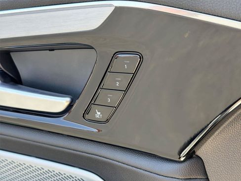 Used 2025 Acura MDX SH-AWD image 40