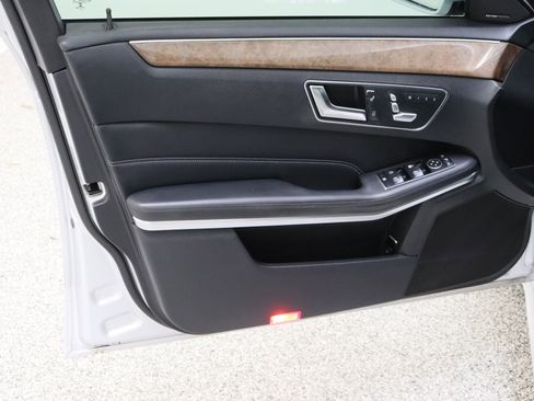 Used 2016 Mercedes-Benz E 350 Sedan w/ Premium Package image 12