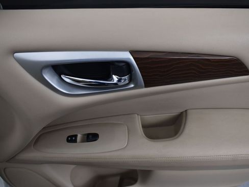 Used 2019 Nissan Pathfinder Platinum image 22