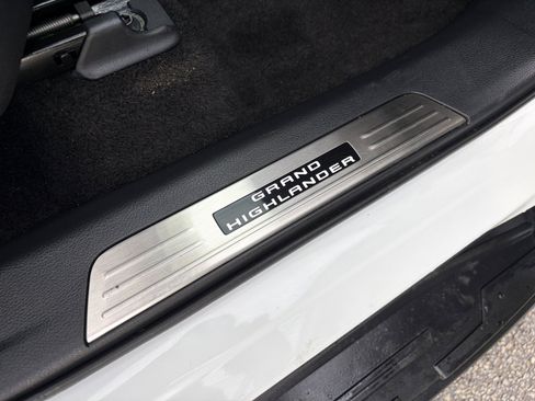 Used 2024 Toyota Grand Highlander AWD Hybrid image 30