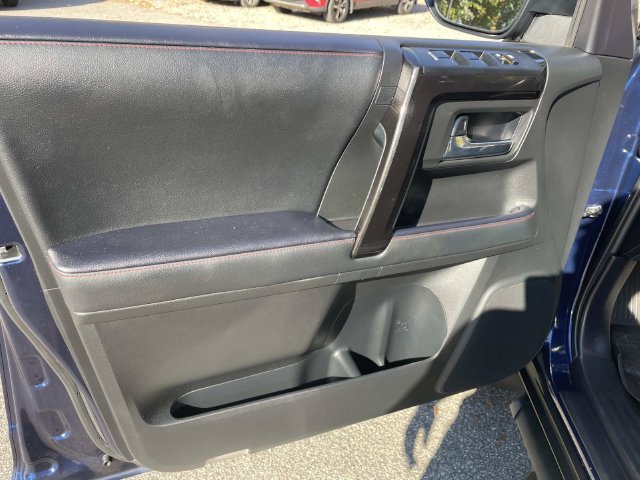 Used 2021 Toyota 4Runner Venture w/ Moonroof Package AWD/4WD image 17