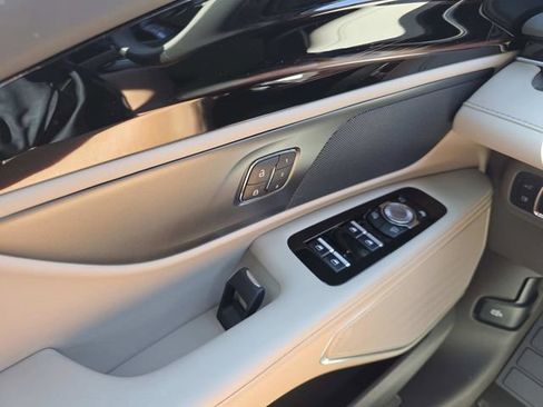 New 2025 Lincoln Nautilus Premier image 11