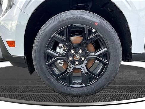 New 2025 Ford Maverick XLT w/ XLT Luxury Package AWD/4WD image 13