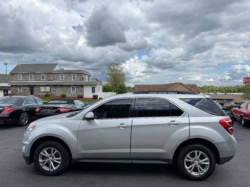 Used 2017 Chevrolet Equinox LT w/ Convenience Package FWD image 4