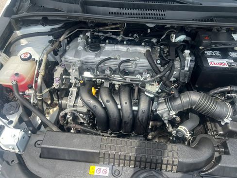 Used 2022 Toyota Corolla LE FWD image 12