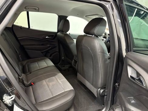 Used 2025 Chevrolet Trax LT w/ LT Convenience Package FWD image 12