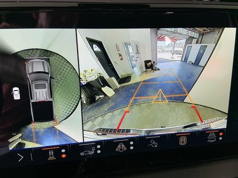 Used 2025 GMC Sierra 1500 AT4 w/ AT4 Premium Package image 13