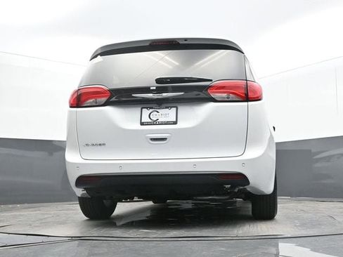New 2025 Chrysler Voyager LX image 57