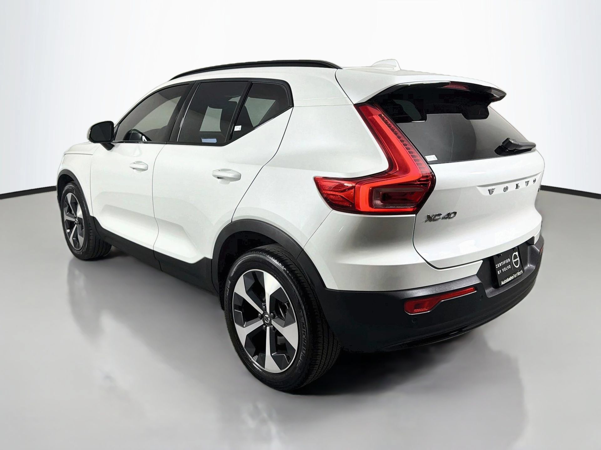 Certified 2023 Volvo XC40 B4 Plus w/ Protection Package Premier FWD image 8