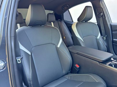 Used 2025 Toyota Camry SE FWD image 33