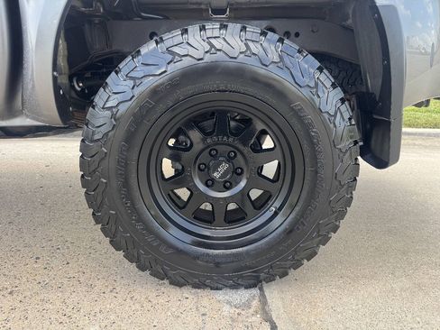 Used 2018 Nissan Frontier PRO-4X AWD/4WD image 9
