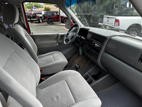 Used 2003 Volkswagen Eurovan MV image 12