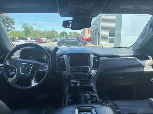 Used 2020 GMC Yukon XL Denali w/ Denali Premium Package AWD/4WD image 7