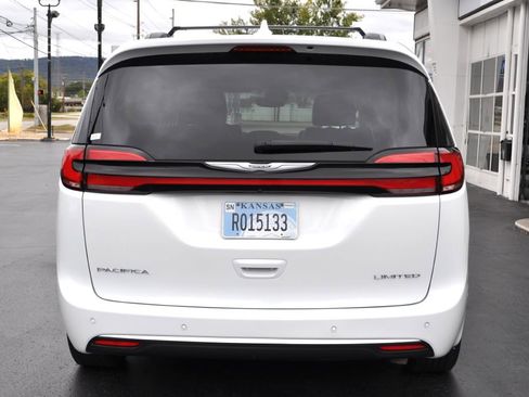 Used 2022 Chrysler Pacifica Limited image 28