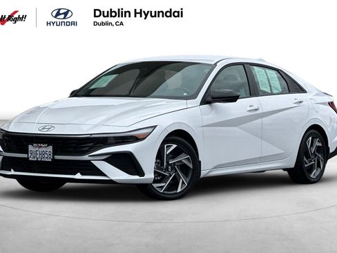 Certified 2025 Hyundai Elantra SEL image 1