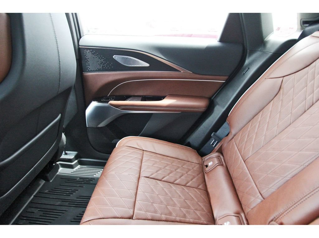 New 2027 Cadillac Lyriq Signature Luxury w/ Nappa Leather Package AWD/4WD image 12