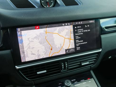 Used 2021 Porsche Cayenne AWD/4WD image 16